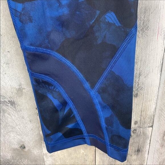 Lululemon Wunder Under Crop Full On Luxtreme Jumbo Inky Floral Size 8 - Picture 10 of 16